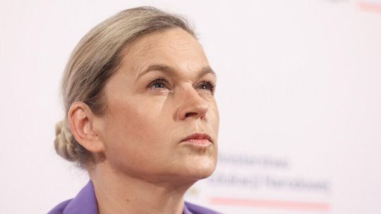 Nowacka ws. lekcji religii: namawiam Episkopat do współpracy, to rząd kieruje polityką edukacyjną