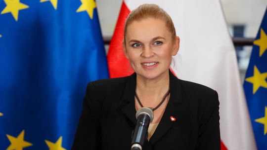 Nowacka: wyjęcie z podstawy programowej około 20 proc. pozwoli na dogłębne przerobienie całego materiału