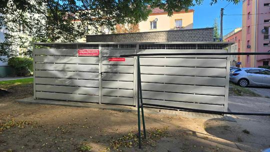 Nowe altany śmietnikowe w tomaszowskich wspólnotach. Estetyka idzie w parze z ekologią
