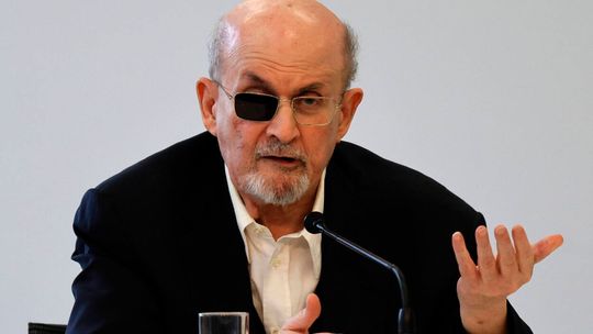 "Nóż", czyli jak Salman Rushdie nie dał się uciszyć