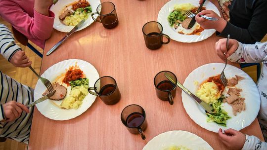 Obiad dla dzieci czy alkohol? Oto jest pytanie