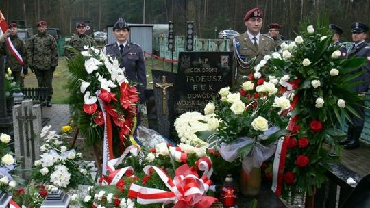 Oddali hołd Generałowi Bukowi
