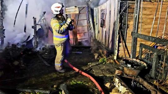 Ogień był widoczny z kilku kilometrów. Strażacy dokonali makabrycznego odkrycia