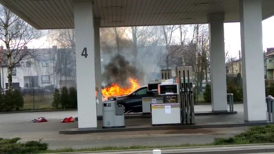 Ogień na stacji benzynowej