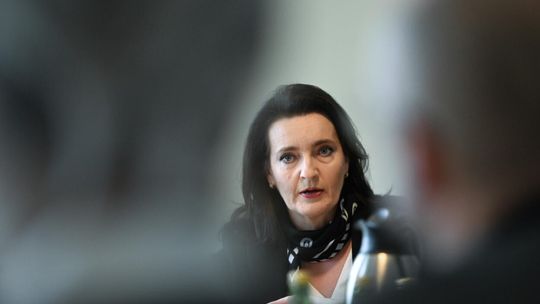 Okła-Drewnowicz: seniorzy na wsiach w trudniejszej sytuacji, bo gminy nie mają możliwości, by zapewnić im opiekę w domu
