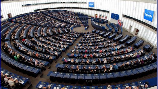 On - line: Gimnazjaliści z Tomaszowa w Parlamencie Europejskim
