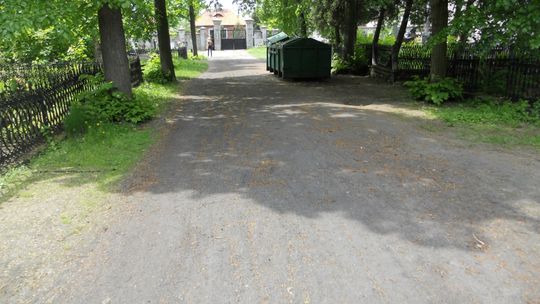 OPŁAKANY STAN CMENTARNYCH ŚCIEŻEK