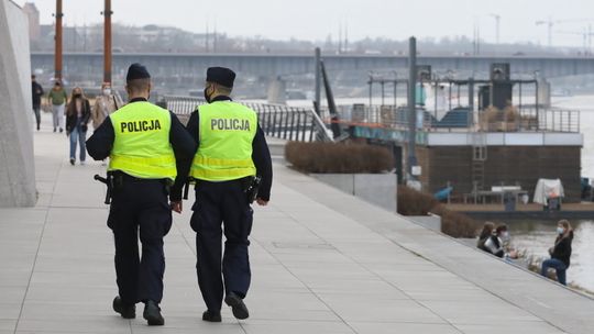 Ostatniej doby ponad 2100 mandatów za brak maseczki