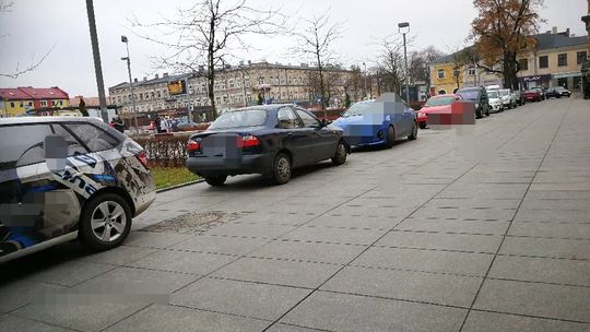 Parking czy deptak, czy tor wyścigowy?