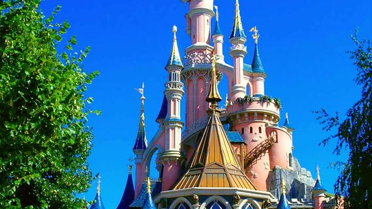 Paryż z Dziećmi: 5 Magicznych Atrakcji dla Niezapomnianych Rodzinnych Wakacji