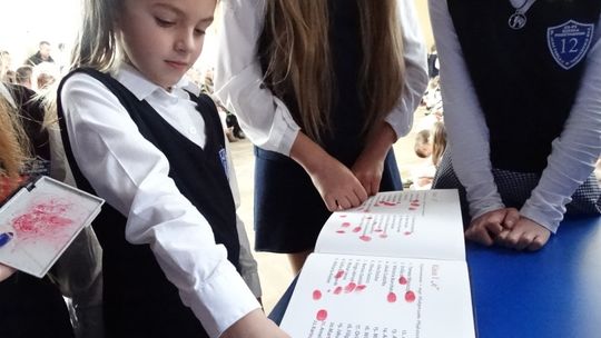 Pasowanie na ucznia SP 12 i przedszkolaka Tęczowej Akademii