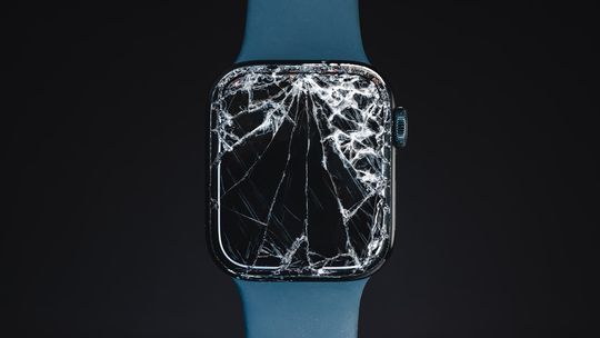 Pęknięty Apple Watch? - profesjonalna wymiana szybki sprawi, że znów będzie jak nowy.