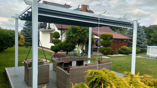Pergola jako idealne miejsce do relaksu – jak stworzyć strefę odpoczynku?