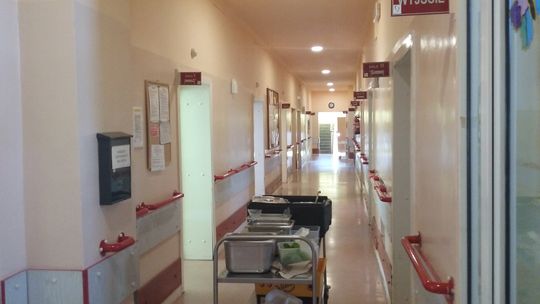 Pesymistyczne perspektywy dla szpitali na 2024 rok. Ich finanse mocno obciąża wzrost wynagrodzeń personelu medycznego