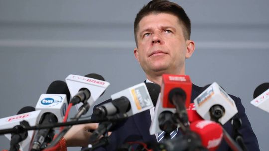 Petru o składce zdrowotnej: na 1 stycznia 2025 r. może nie być gotowy system informatyczny