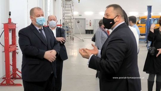 Pety nie takie straszne? Koncerny walczą. Patronuje łódzki kurator oświaty