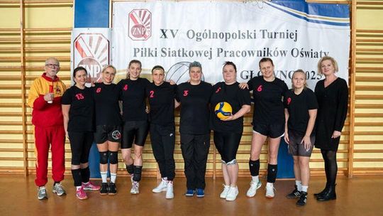 Piąty triumf tomaszowskich nauczycielek w ogólnopolskim turnieju siatkówki