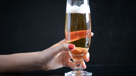 Picie nawet niewielkich ilości alkoholu postarza mózg