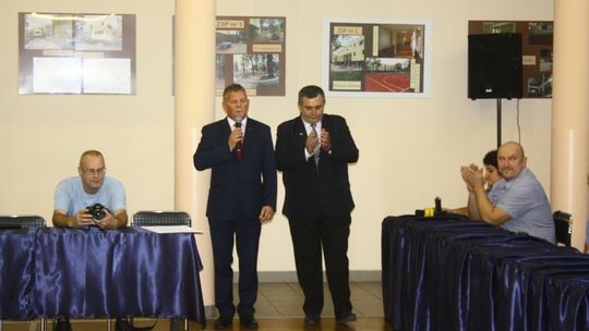 Piękna prezentacja pięknych kobiet. Oby z pięknymi sukcesami na murawie