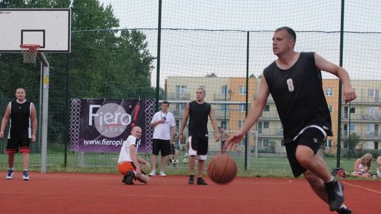 Pierwsza porażka TuneSquad'u. Sezon zasadniczy na ostatniej prostej