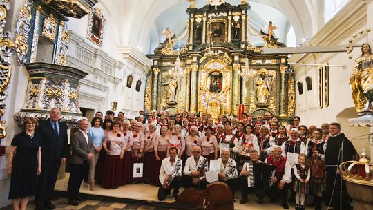 Pieśni maryjne wybrzmiały w Smardzewicach. Gminny koncert zgromadził zespoły i mieszkańców