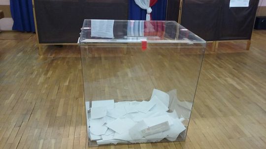 PKW: frekwencja w wyborach parlamentarnych na godz. 17 wyniosła 57,54 proc.