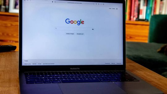 Po konsultacji z RPD firma Google wprowadza innowacje zapobiegające samobójstwom