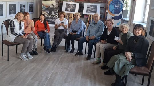 Po wakacyjnej przerwie seniorzy wracają do cyfrowej przygody w tomaszowskiej bibliotece