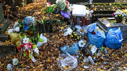 Po Wszystkich Świętych na wysypiska trafi ok. 120 tys. ton odpadów