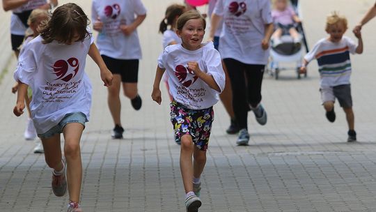 Pobiegli z miłością do zdrowia. Kilkudziesięciu uczestników na trasie Biegu Nu Med