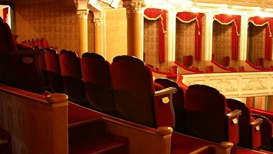 Początki teatru w Polsce