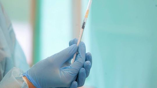 Pod koniec września planowane wznowienie szczepień przeciw COVID-19