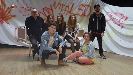 "Pod powierzchnią", spektakl Teatru do Spraw Ciężkich