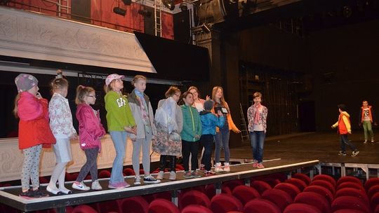 PODRÓŻ PO TEATRALNYCH ZAKAMARKACH "JARACZA"