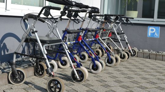 Podwyżki uderzają w osoby chore i niepełnosprawne. Są na to sposoby