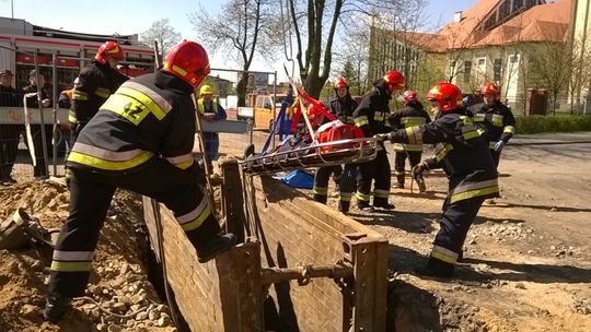 Pokaz ratownictwa na budowie ulicy Warszawskiej