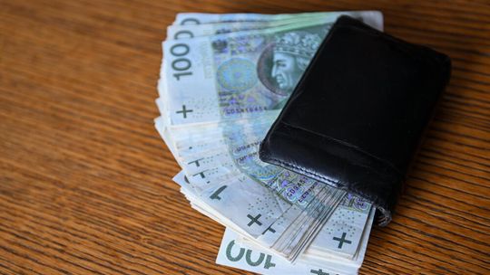 Polacy boją się o swoją przyszłość, oszczędzają na czarną godzinę