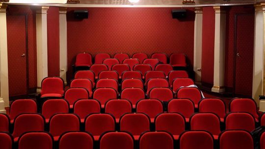 Polacy wydają coraz więcej na kulturę. Wysokie ceny wciąż barierą dla wielu