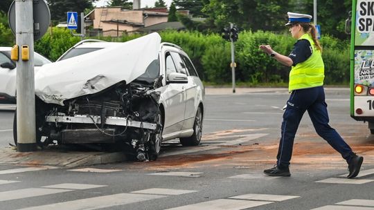 Policja: 340 wypadków podczas długiego weekendu; zginęło 21 osób