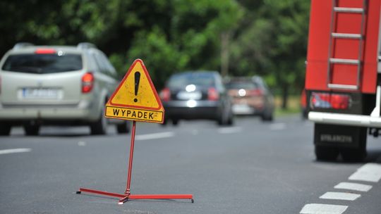 Policja: w czasie majówki doszło do ponad 300 wypadków; zginęło 19 osób, a 383 zostały ranne