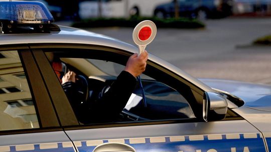 Policjanci nakładają maksymalne mandaty za najniebezpieczniejsze wykroczenia drogowe
