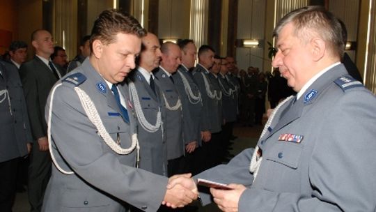 Policjanci odznaczeni medalami