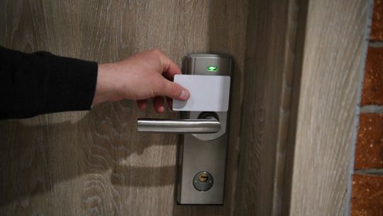 Politycy oburzeni informacjami o możliwych nielegalnych podsłuchach w hotelach PHH