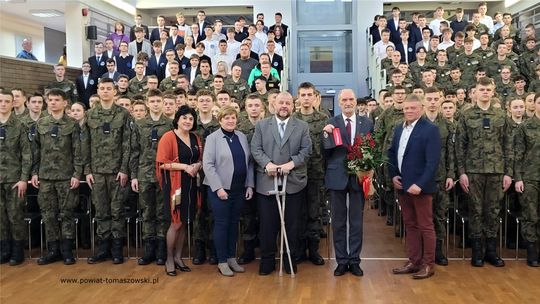 Polityczna agitacja w szkołach powiatu tomaszowskiego pod patronatem Starosty Węgrzynowskiego