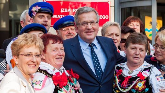 Polityka wchodzi w życie rodzinne głęboko i często z butami