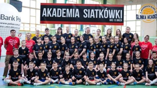 Półkolonie sportowo-rekreacyjne z Akademią Siatkówki „JOKER”. 