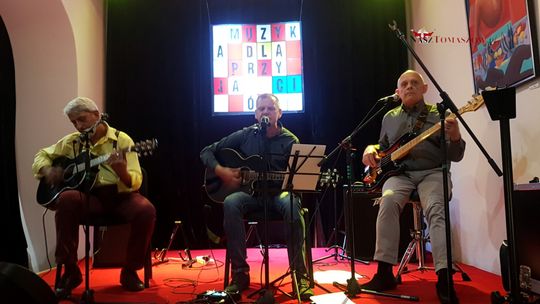 Polsko, grecko, serbsko, chorwacka "Muzyka dla przyjaciół"