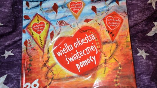 Pomaga, chociaż sama potrzebuje pomocy