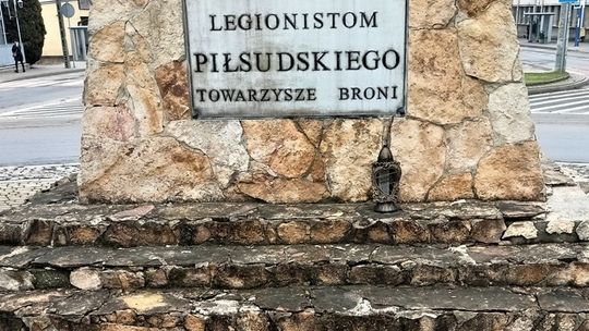 Pomnik Legionistów Piłsudskiego wymaga pilnego remontu.