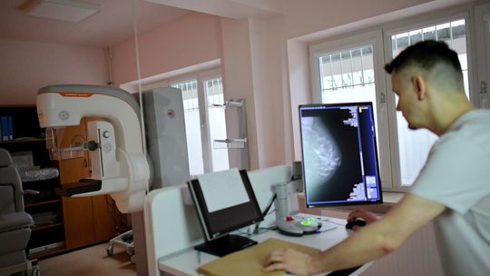Ponad 900 powszechnych substancji może sprzyjać rakowi piersi